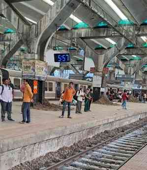 Central Railway mega block work: Shiv Sena urges Maha CM to declare holidays or allow WFH 