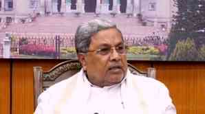 K'taka CM Siddaramaiah shares experience of smoking, warns of peer pressure