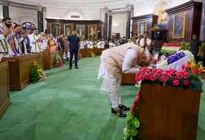 Narendra Modi elected as leader of NDA Parliamentary party, felicitated by allies