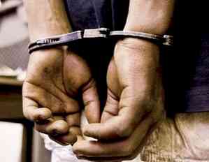 Vadodara Crime Branch arrests two criminals 