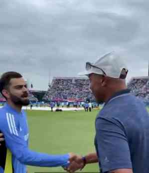 T20 World Cup: Kohli, Yuvraj, and Bumrah meet NBA legend John Starks after India beat Pakistan