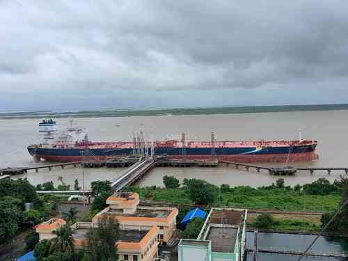 Kolkata Port slashes rates to attract more cargo