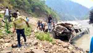 14 dead as tourist vehicle falls into Alaknanda river in Uttarakhand