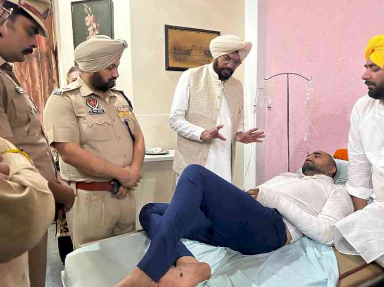 Minister Kuldeep Dhaliwal reached Amritsar hospital to meet the NRI family who were victims of attack in Himachal
