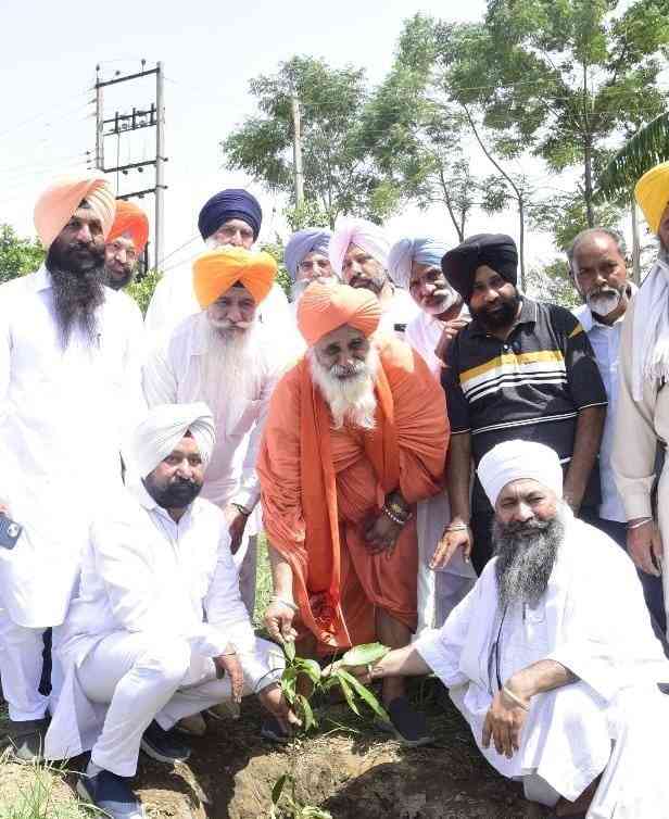 Villages situated on the banks of Sutlej should guard it- Sant Seechewal 
