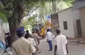 Municipal officer shunted out after demolitions in front of Jagan’s house in Hyderabad