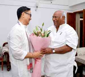 We all will work for the nation, says Rijiju says after meeting Kharge