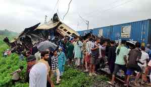 Bengal train mishap: Death toll rises to 10, Kanchanjunga Express returns to Sealdah