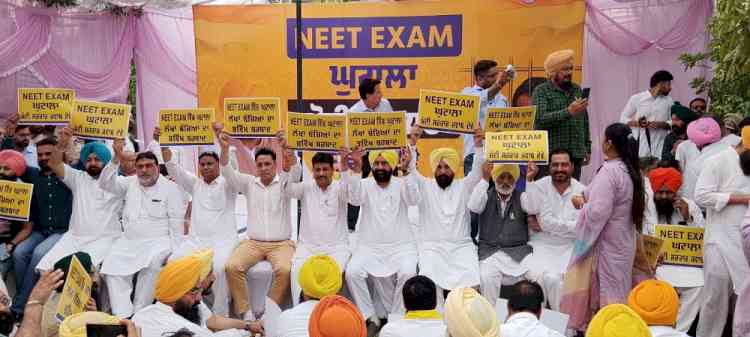 Aam Aadmi Party protested and demanded a fresh exam of NEET