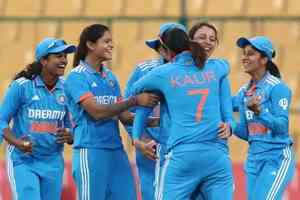 2nd ODI: Mandhana, Harmanpreet, Vastrakar shine as India beat South Africa by four runs; win series 2-0