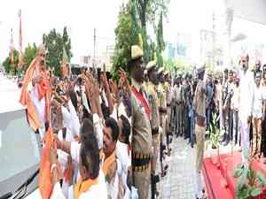 MoS Bandi Sanjay Kumar arrives in Karimnagar to rousing welcome