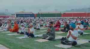Religious gurus of different faiths perform Yoga in Ladakh, hail its power for a healthy life
