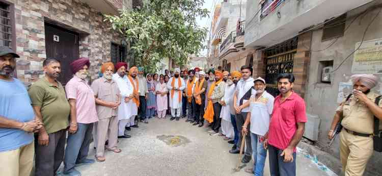 MLA Sidhu kick starts tubewell project in Parbhat Nagar