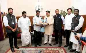 Telangana CM urges Gadkari to declare RRR south as National Highway