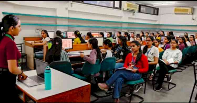 PCM S.D.College for Women Jalandhar organizes Workshop on  'Hands on Training:  Advance MS-Excel'