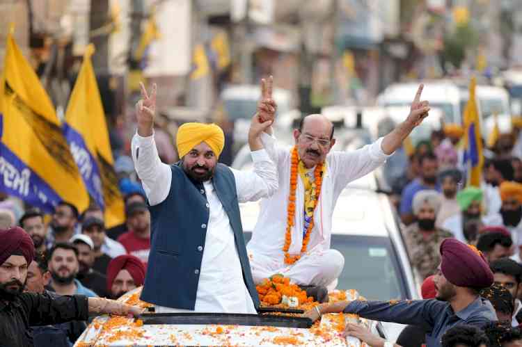 Chief Minister Bhagwant Mann held a road show in Jalandhar West Assembly, said - We will make Jalandhar 'West' the 'Best'
