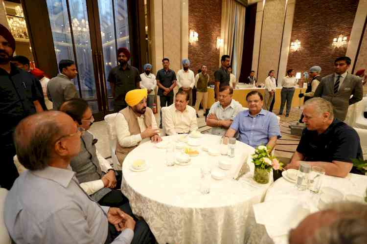 Chief Minister Bhagwant Mann had lunch with industrialists in Jalandhar, discussed their issues