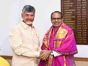 Shivraj Chouhan assures Chandrababu Naidu of Centre's help to boost agriculture