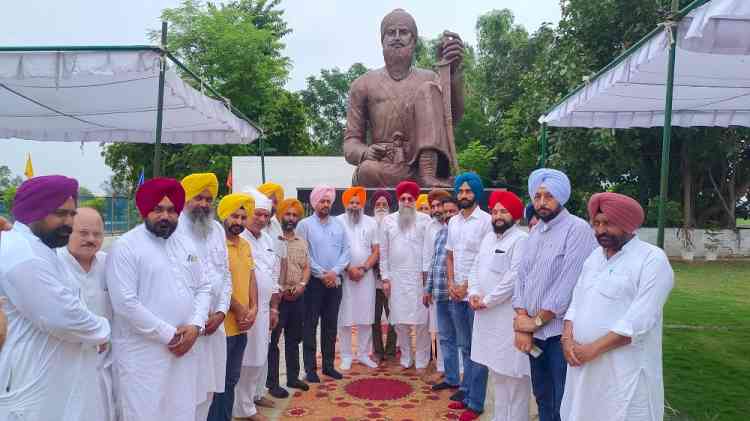 Speaker Kultar Singh Sandhwan pays tributes to Baba Maharaj Singh