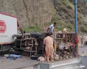 Seven vehicles hit by overspeeding dumper on Jammu-Srinagar national highway