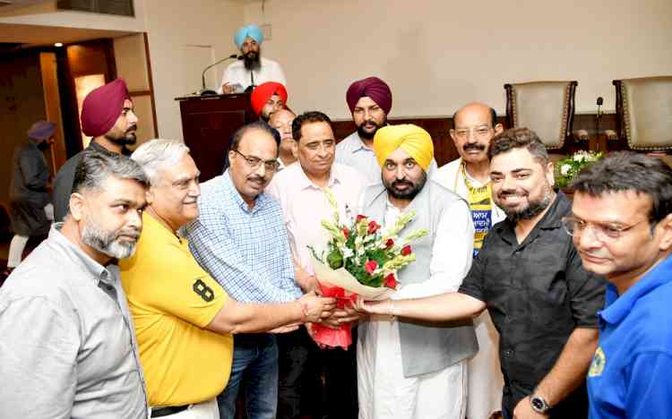 Chief Minister Bhagwant Mann held a meeting with the traders and businessmen of Jalandhar city 