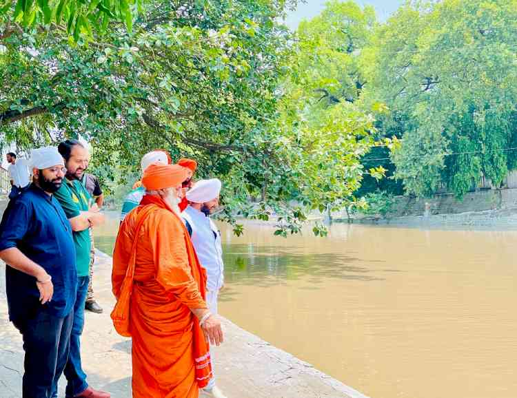 AAP Incharge Punjab, Jarnail Singh visits Bein River, lauds efforts being made by MP Sant Balbir Singh for cleaning river