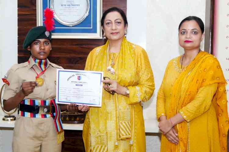 KMV’s NCC Cadet Tara performs brilliantly at Basic Mountaineering camp 