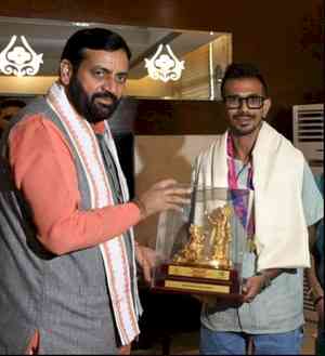 Cricketer Yuzvendra Chahal meets Haryana CM 