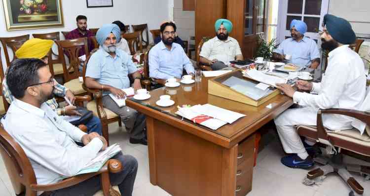 Transport Minister instructs officials to furnish concrete proposals to address the demands of contractual drivers/conductors