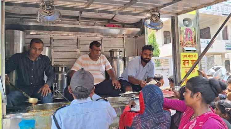 NGO Shree Shyam Karuna Foundation organizes 'Community Kitchen' or 'Bhandara'