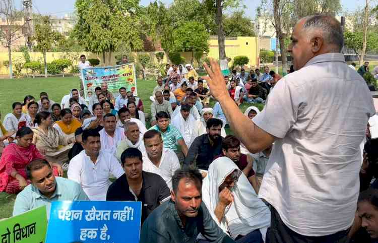 कांग्रेस कर्मचारियों की पुरानी पेंशन योजना करेगी लागूः राजू मान