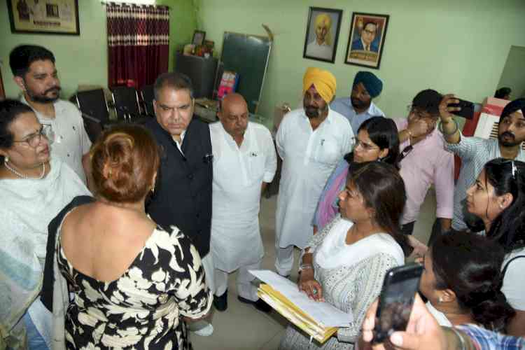 MP Arora visits 6 Govt Schools to inspect development works
