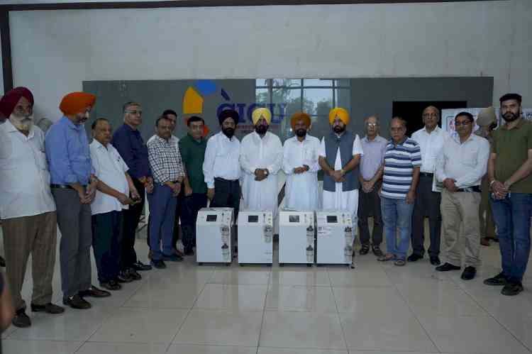 CICU donated Oxygen Concentrators to Old Age Homes