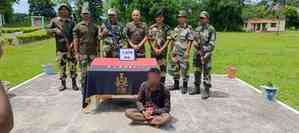 BSF nabs smuggler from near B'desh border with gold worth Rs 5.82 cr