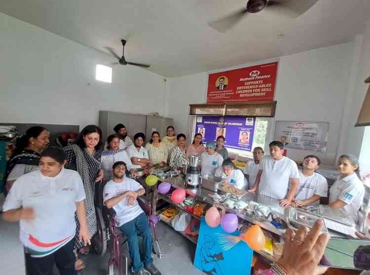 Inner Wheel Club of Jalandhar donates mixer grinder machine