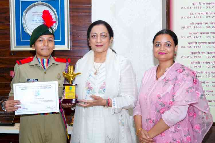 KMV’s NCC cadet SuO Amarjeet Kaur awarded with Appreciation Award 