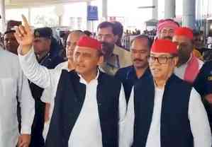 Current Union govt won't last long: Akhilesh Yadav