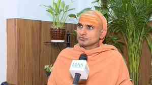 Avimukteshwaranand a Congress 'toy', Priyanka Gandhi must apologise for calling him Shankaracharya: Swami Govindananda 