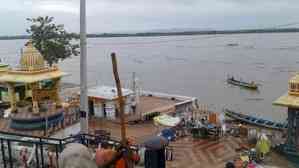 Godavari crosses first danger mark at Telangana's Bhadrachalam