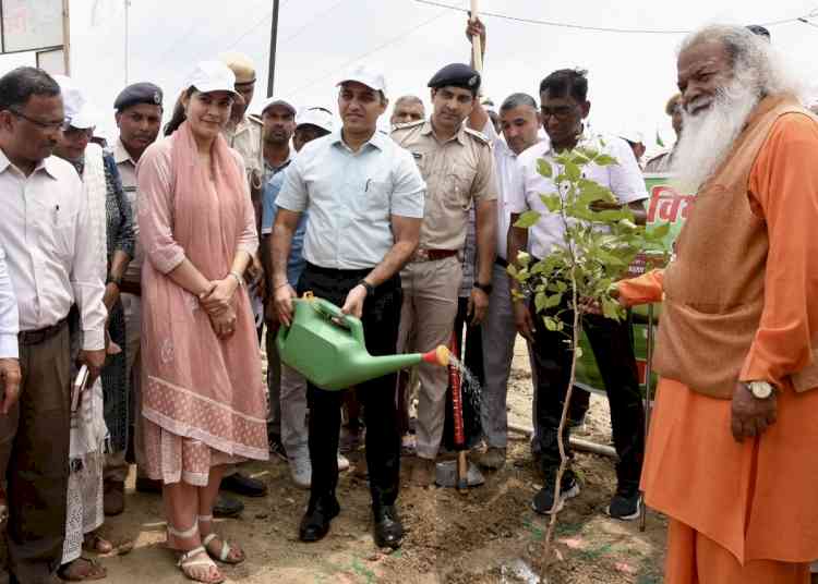 पर्यावरण की बेहतरी के लिए प्रत्येक नागरिक करें पौधारोपण: उपायुक्त अजय कुमार