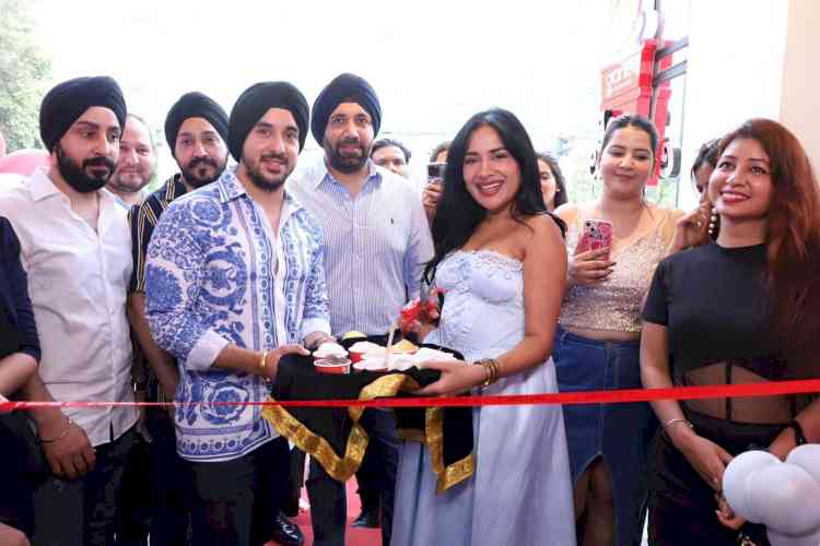 Giani's Ice Cream celebrates grand opening of its 300th outlet in Mohali  