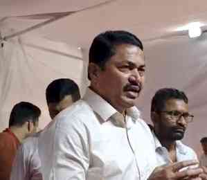 Maha Congress dares BJP to expose 'ex-minister' instead of issuing threats