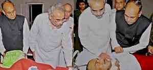 Flashback: PM Modi's emotional encounter with wounded soldier during  Kargil war