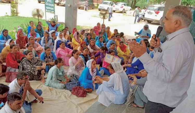 एनएचएम कर्मियों की मांग पूरी करे प्रदेश सरकारः राजू मान