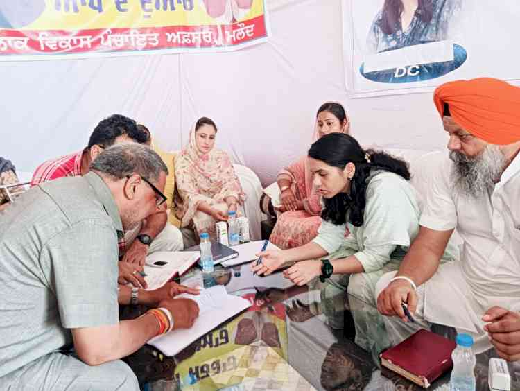 MLA Giaspura and DC redress grievances of public in Sarkar Tuhade Dwar camp 