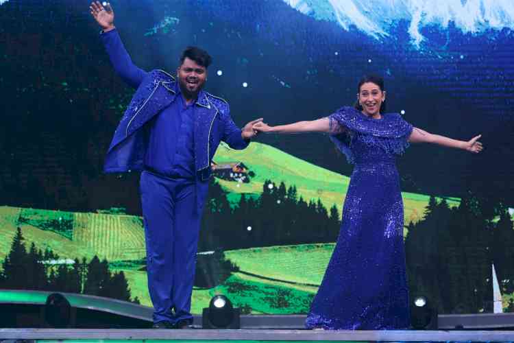 On ‘India’s Best Dancer – Season 4’, Karisma Kapoor and contestant Dibyajyoti Naik enact a famous scene from ‘Anari’ 