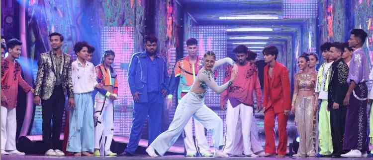 On ‘India’s Best Dancer 4’, Karisma Kapoor calls contestant Vaishnavi Shekhawat a “Magical Swan”