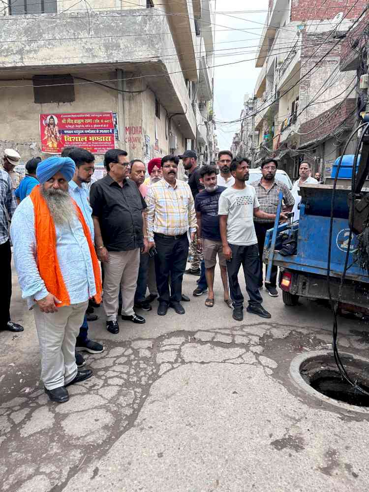 MLA Bagga leads special cleanliness drive organised in North constituency to keep vector borne/waterborne diseases at bay