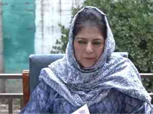 IT Dept unfairly targetting LoC traders: Mehbooba Mufti