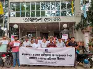 Agartala Press Club protests against killing of journalists, attacks on media in B'desh